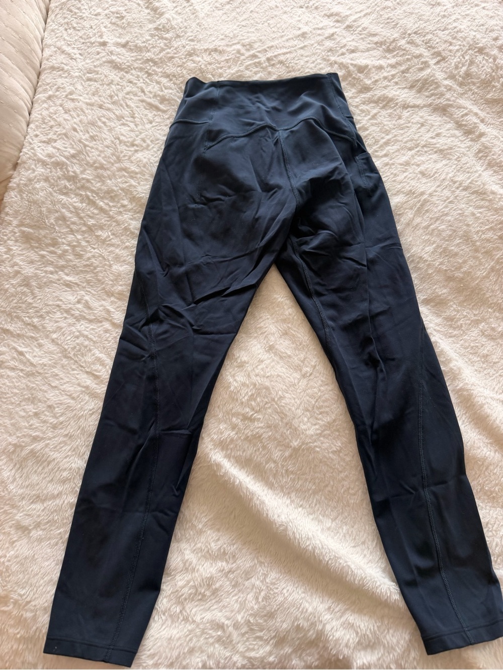 NWOT on cloud Women's High-Waist Navy Performance Leggings - Picture 4 of 4